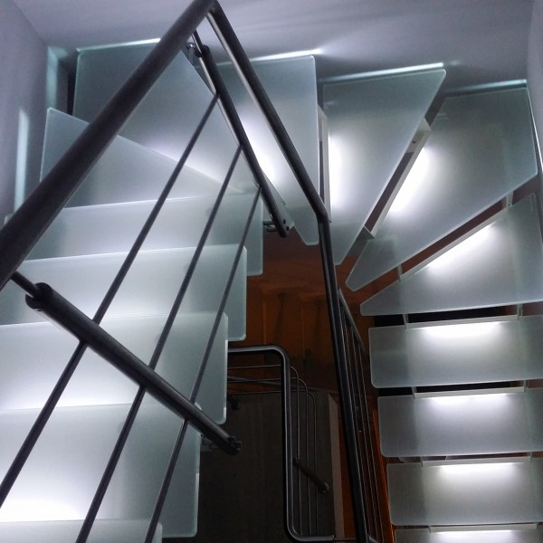 escalier acier verre