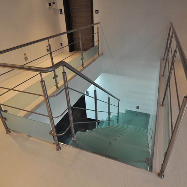 Escalier inox verre